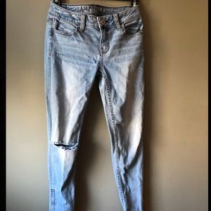 American Eagle light wash ankle jegging